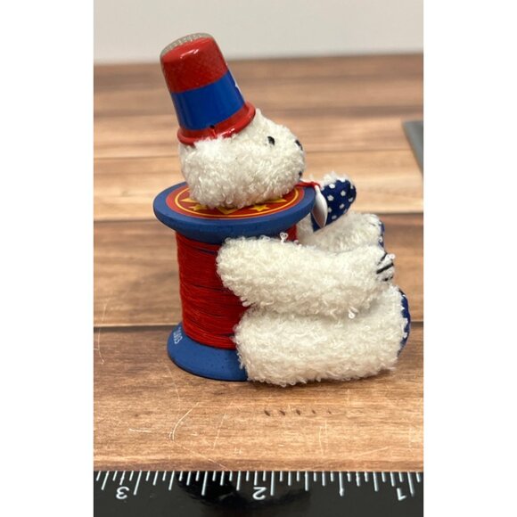 2003 HALLMARK ORNAMENT QXG2499 BEARING THE COLORS TEDDY BEAR THIMBLE SPOOL FLAG - Picture 10 of 13
